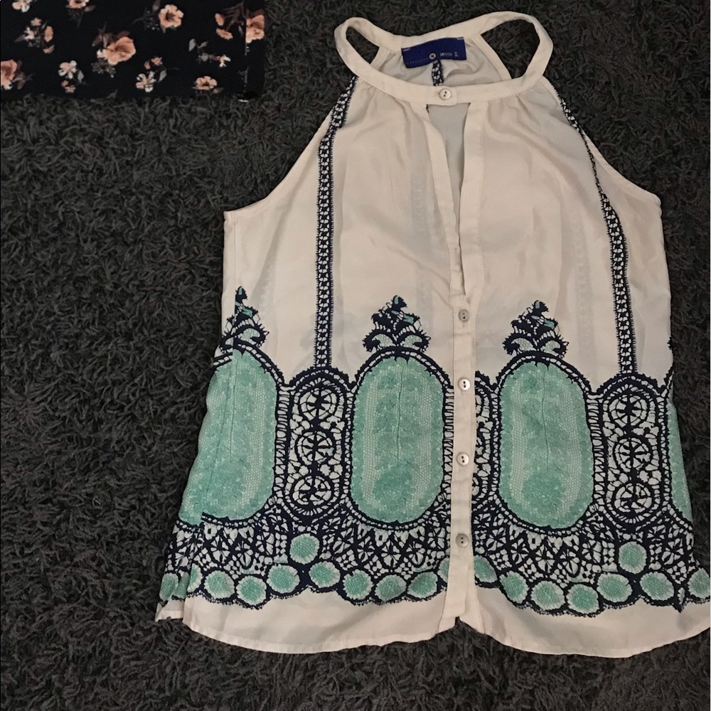 Sleeveless button up top